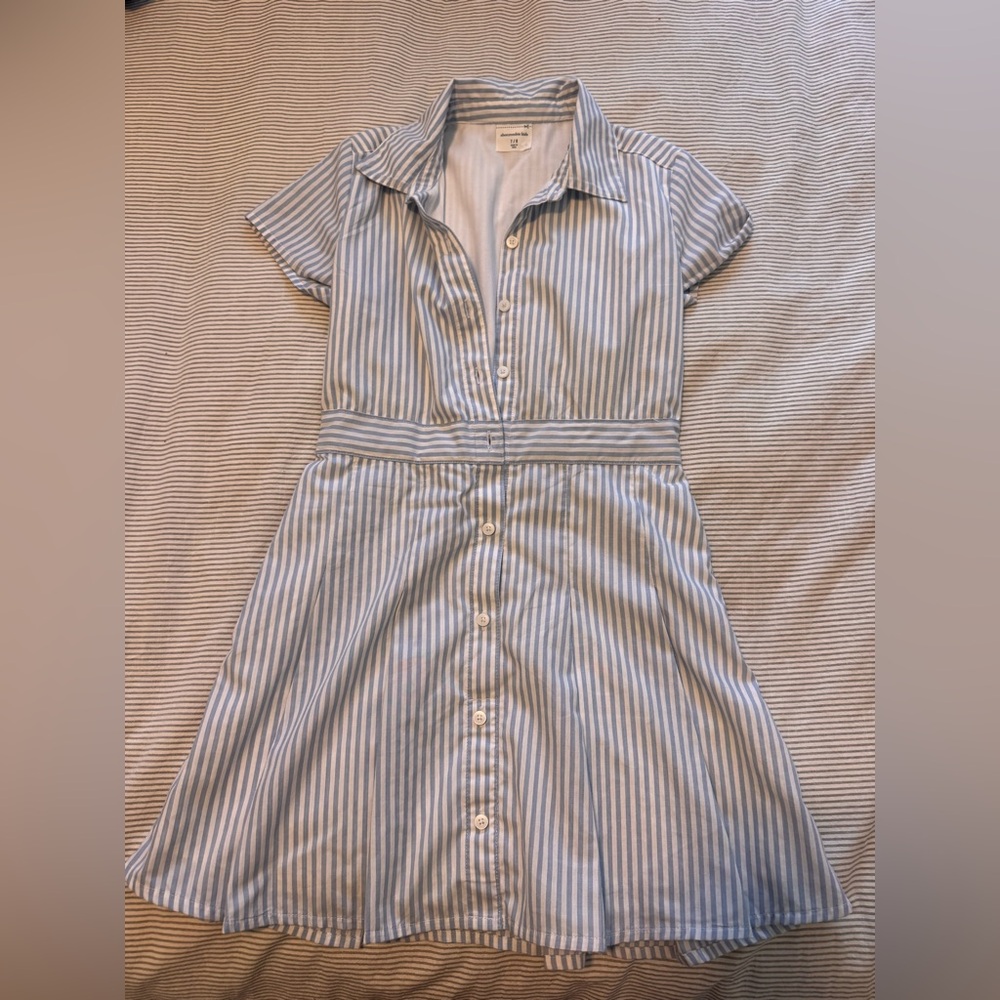 Abercrombie Kids Light Blue and White Striped Shirt Size 7/8